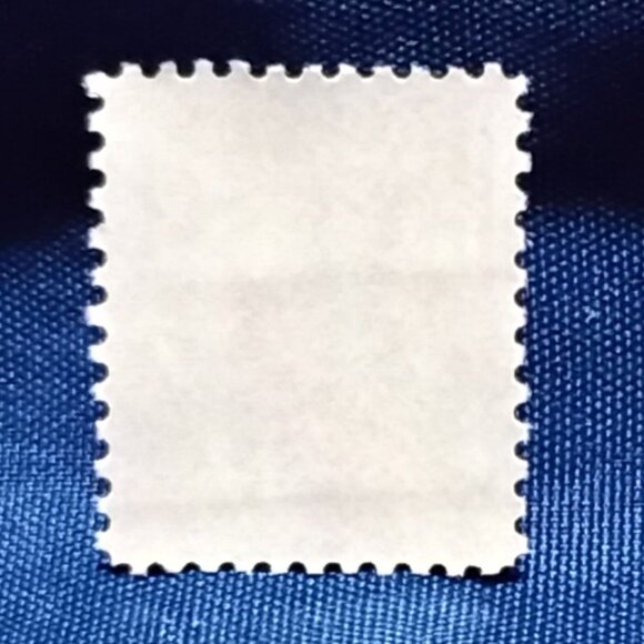 Uncirculated USA 1978 Oliver Wendell Holmes 15 Cent Stamp!! - Picture 2 of 2